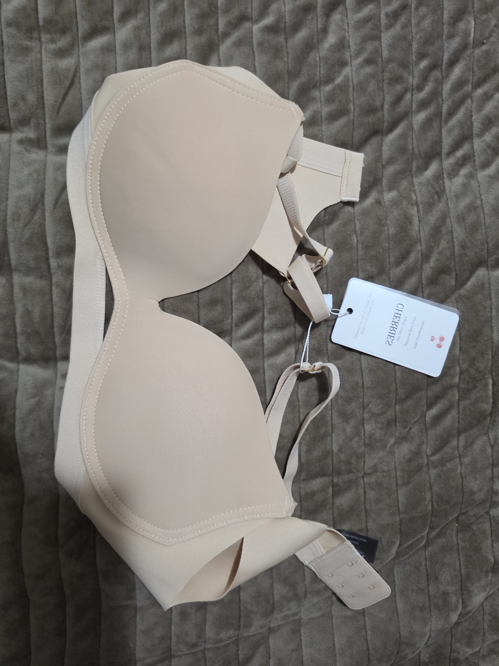 Cherries
Office Elegance - Wireless Push-up Bra
